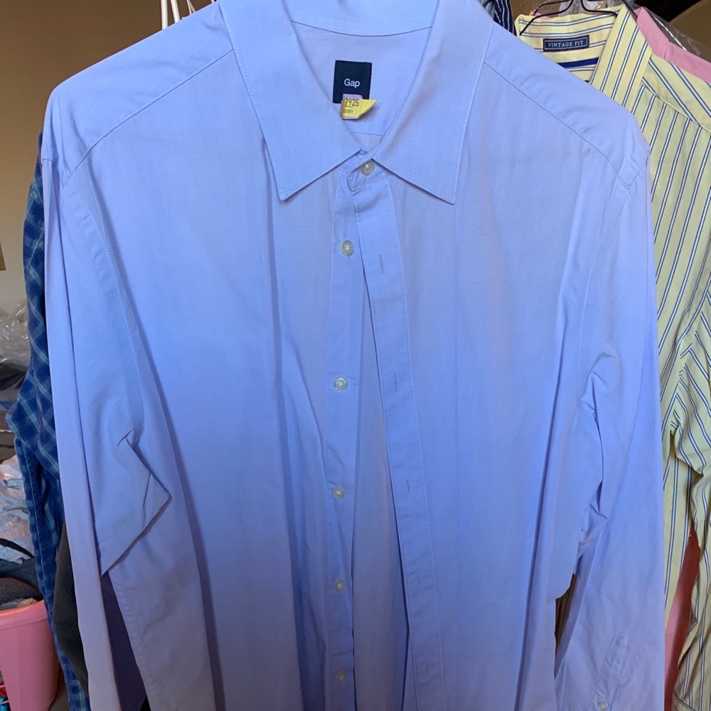 Men’s GAP Button down shirt.